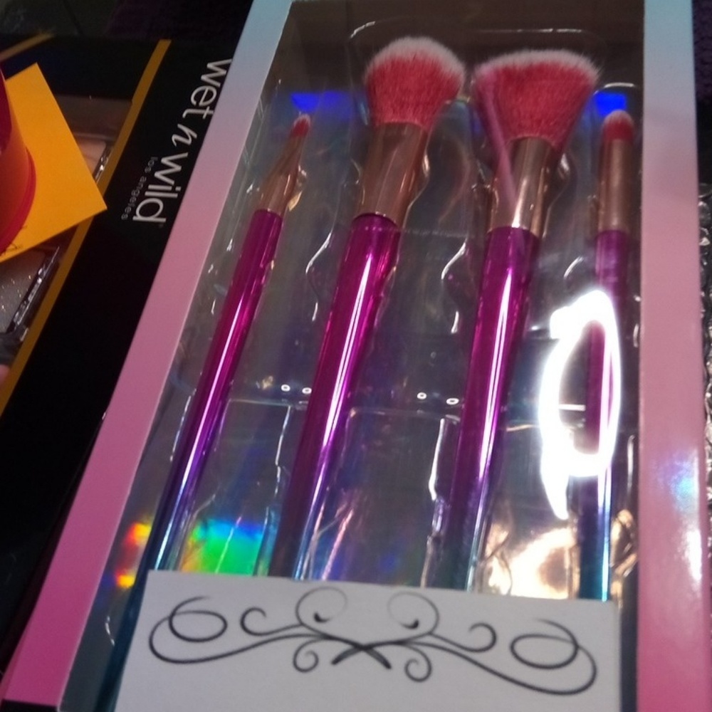 Cosmetics - Picture 3 of 5